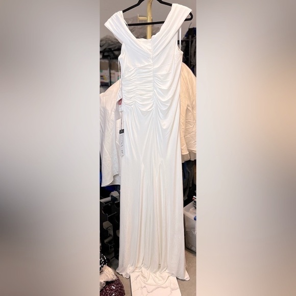 Mac Duggal 26517 Foldover Off-the-Shoulder Slit Gown - Picture 4 of 12